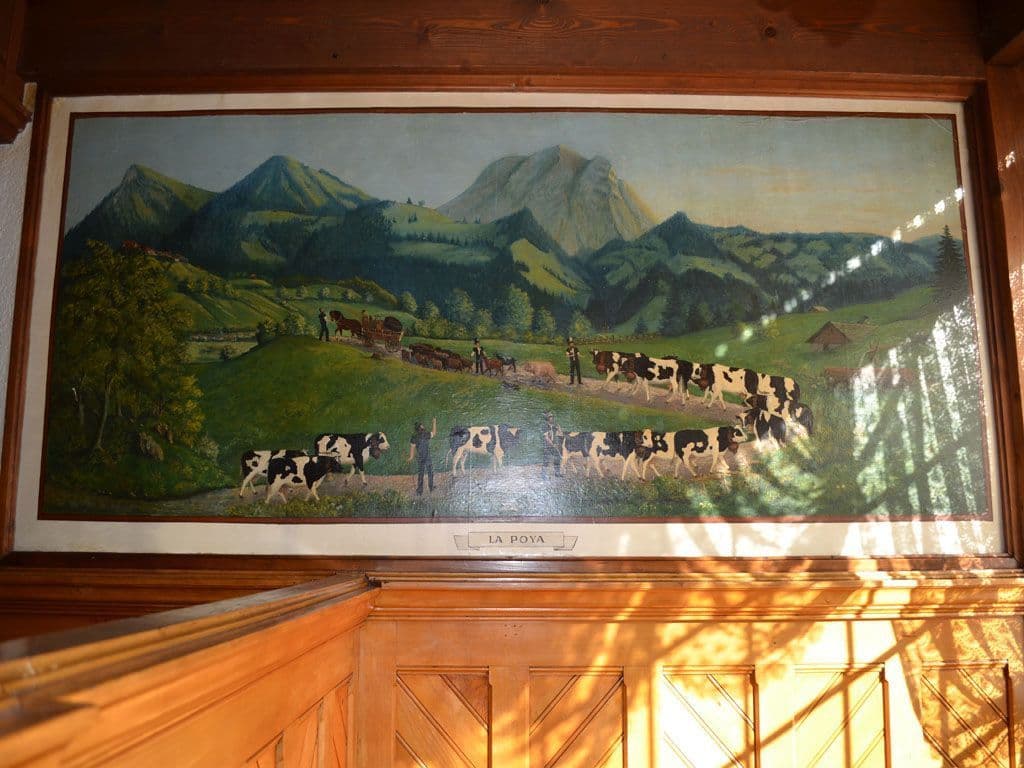 Fresque alpine — chalets et troupeau