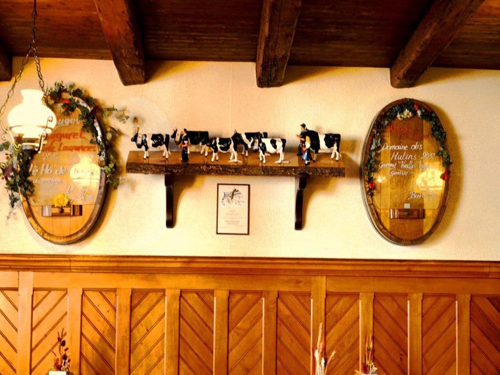 Décor de poyas et tonneaux